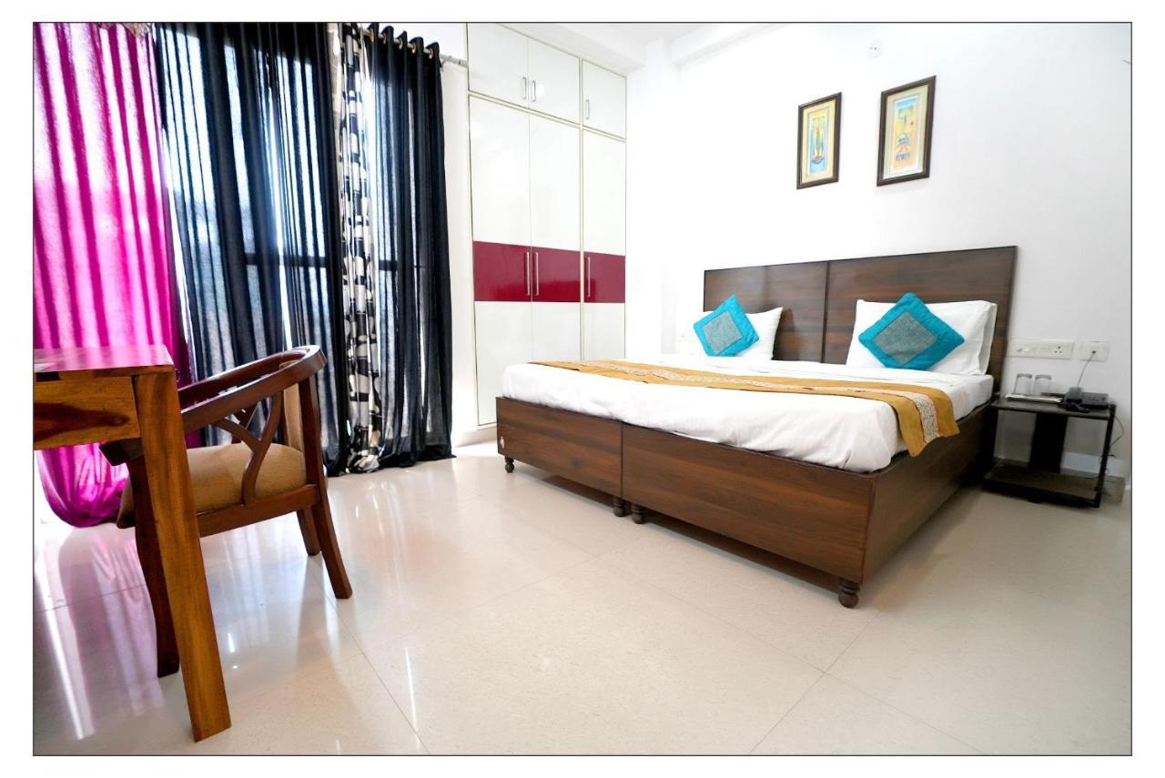 Gupta Residency Near Ajnara Heritage Noida Exterior foto